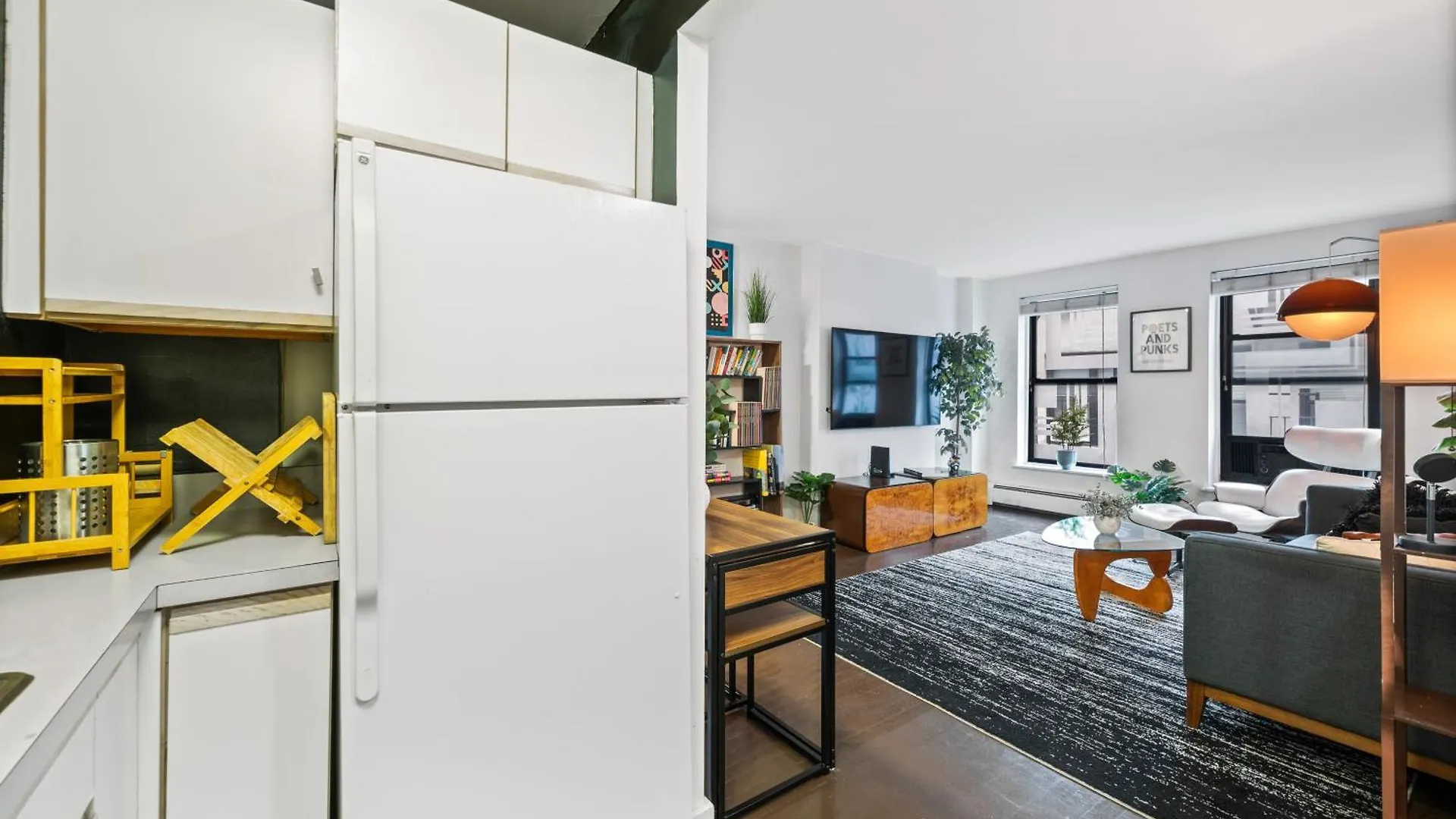 Modern Les One Bedroom New York Apartment