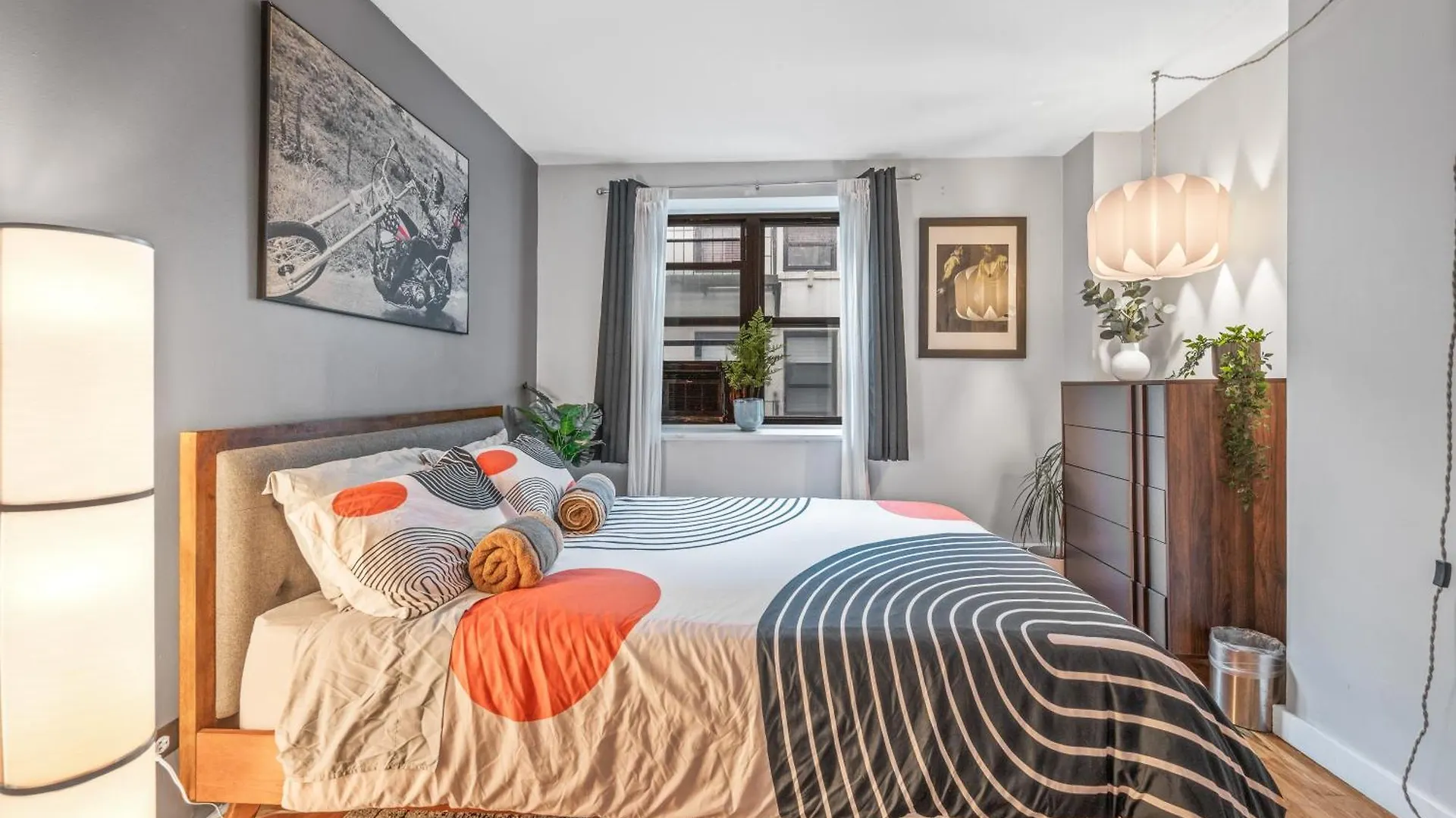 Modern Les One Bedroom contacts