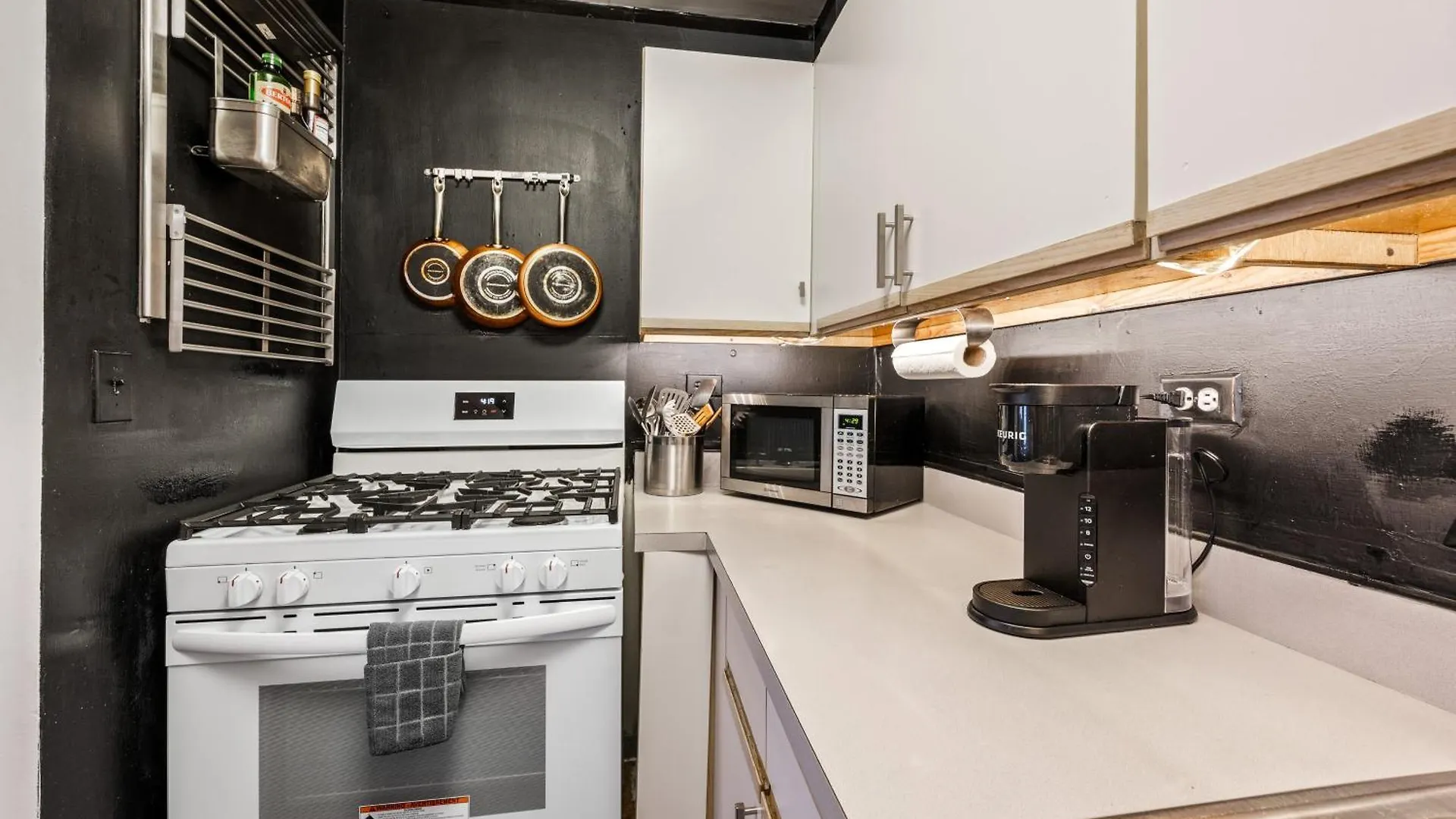 Modern Les One Bedroom New York Apartment